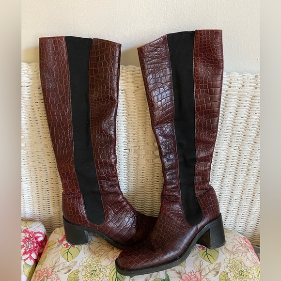 FREE LANCE PARIS BURGUNDY CROC EMBOSSED LEATHER SIDE ELASTIC TALL BOOTS - Picture 3 of 16